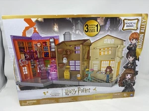 Wizarding World Harry Potter, Mini Diagon Alley Magico Playset 3 in 1 con - Foto 1 di 4