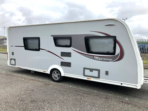 2016 ELDDIS SUPREME 554 ~ 4 BERTH TRANSVERSE ISLAND BED CARAVAN! STUNNING ! - Picture 1 of 21