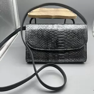 Bolso Bandolera Simply Vera Wang Pequeño Signature Sobre Cartera - Plateado - Imagen 1 de 10