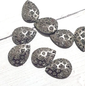 canna di fucile argento scintillante cucito punto su GIOIELLO 18mm STRASS CRISTALLO GEMMA bordo perlina - Foto 1 di 1