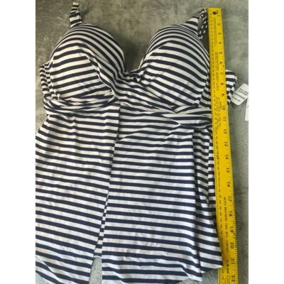 Top de traje de baño a rayas Leilani - versátil y elegante Foto 1 de 4