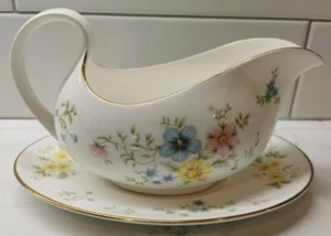 Gravy Boat & Underplate Elegy by ROYAL DOULTON Excellent! - Picture 1 of 7