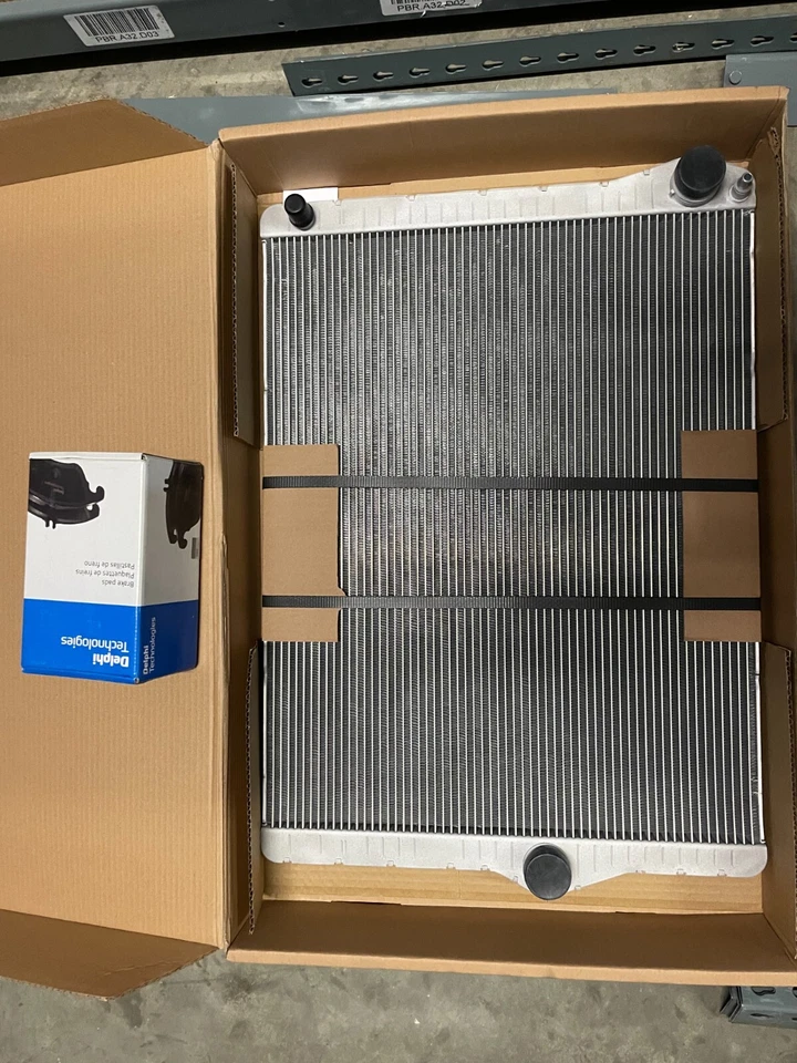 Delphi OEM Radiator For BMW 528i 17117612954 17117573257 17117603745 17118662853 - Image 1 of 1