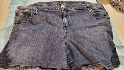 Pantalones Cortos de Jean Lane Bryant Talla 26 Azul Lavado Medio Denim Elastizados Detalle de Encaje  Foto 1 de 4