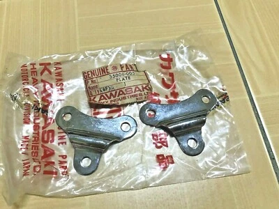 Placa de retención guardabarros delantero Kawasaki 125cc B1 B1L-A NOS x2 genuino Japón 35008-005 Foto 1 de 2