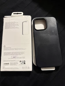 Apple Silikon Case mit MagSafe für iPhone 15 Pro Max - Schwarz - Bild 1 von 3