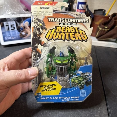 Figura Transformers Prime Beast Hunters Commander Class Beast Blade Optimus Prime - Imagem 1 de 4