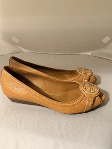 Tory Burch Leticia zehenfreier Keilabsatz hellbraun Logo-Medaillon Damen 7M - Bild 1 von 9