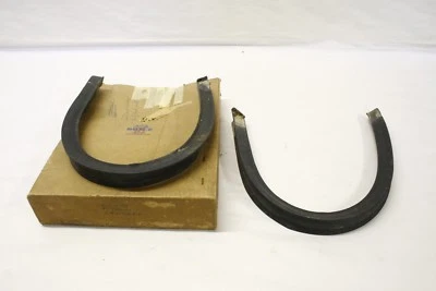 Nuevo de Lote Antiguo 1950 1951 Buick Roadmaster Super Pillar Techo Weatherstrip Juntas 1390700 Foto 1 de 4