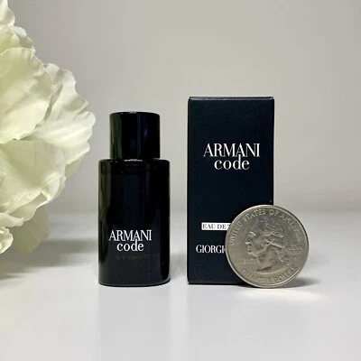 Armani Code By Giorgio Armani Eau De Toilette 7 ml/0,23 OZ Mini Viaje Spalsh Hombres Foto 1 de 4