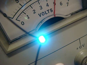 Carrete 3000 Miniatura AZUL Montaje Superficial LEDs - OSRAM LCBM67S - NUEVO y SIN USAR - Imagen 1 de 12