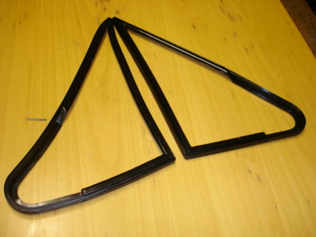 Jaguar 420 Saloon MK2 Daimler S-Type Quarter Light Seals BD17048/9 Pair - Image 1 of 1