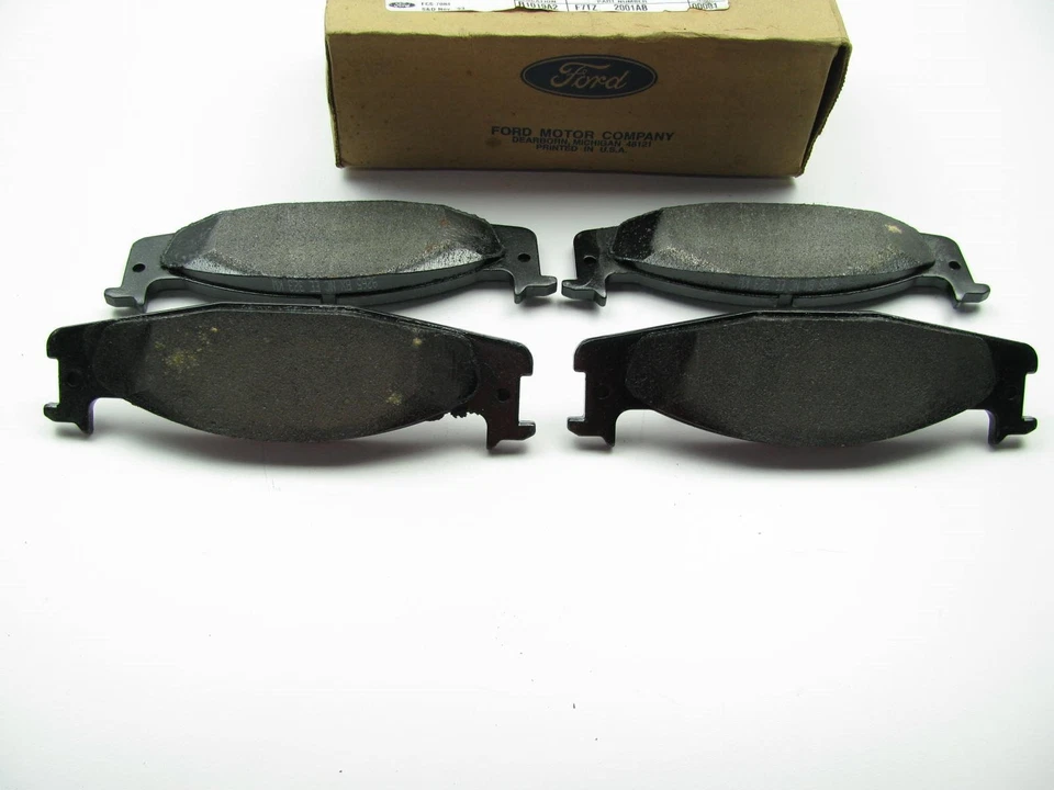 Pastillas de freno de disco delanteras nuevas genuinas OEM Ford F5TZ-2001-BC Foto 1 de 1