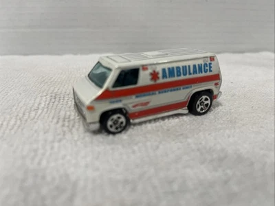 Hot Wheels Mattel 2003 C09 White Ambulance - Image 1 of 4