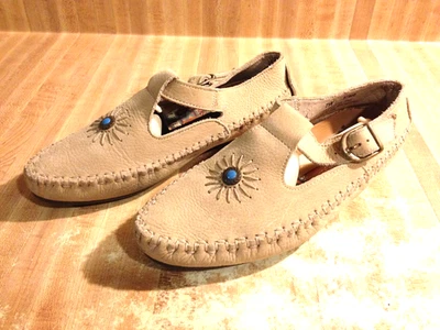 Mocassim feminino Hush Puppies 7W couro marrom asteca pedra turquesa Mary Jane LARGO - Imagem 1 de 4