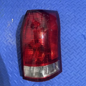 2002-2007 SATURN VUE Tail Light Lamp RIGHT PASSENGER'S SIDE - Bild 1 von 2