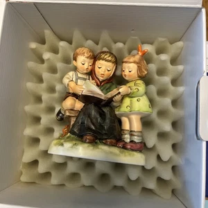 1992 First Issue Goebel Hummel #458 Storybook Time Figurine with Box Brand New - Picture 1 of 11