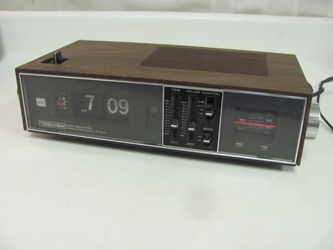 Toshiba AM/FM Solid State Flip clock radio RC-807F Working Cover