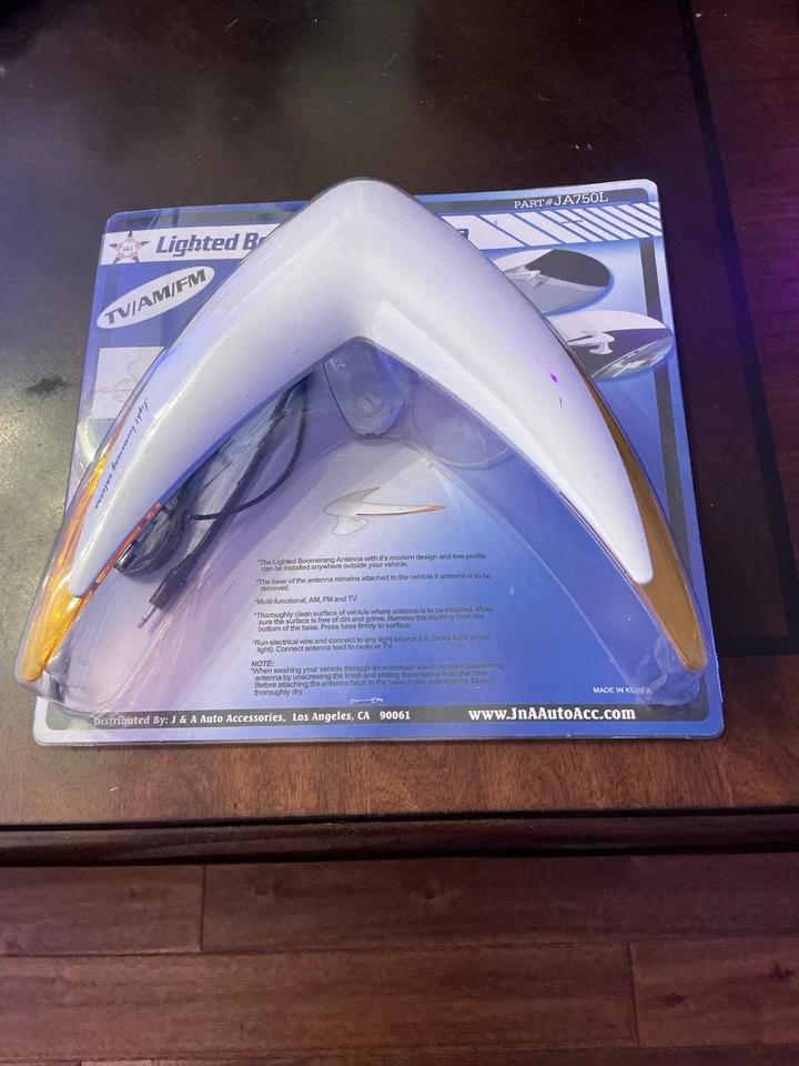 Lighted Boomerang Antenna - Image 1 of 1