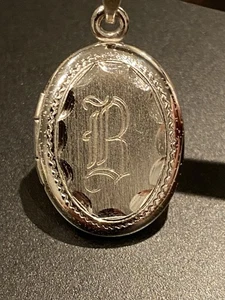 Sweet Vintage Sterling Silver Two Sides “B” Locket Pendant 2.97gr - Picture 1 of 6