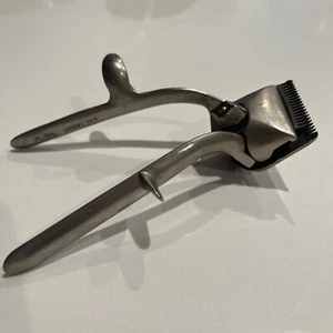 JOHN OSTER Mfg. Co. Antico tagliacapelli e barba portatile (USA) - Foto 1 di 5