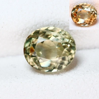 0.94 克拉 IF 椭圆形 6 x 5.2 毫米正品橄榄绿至红色变色黄蜂 — 第 1/4 张图片