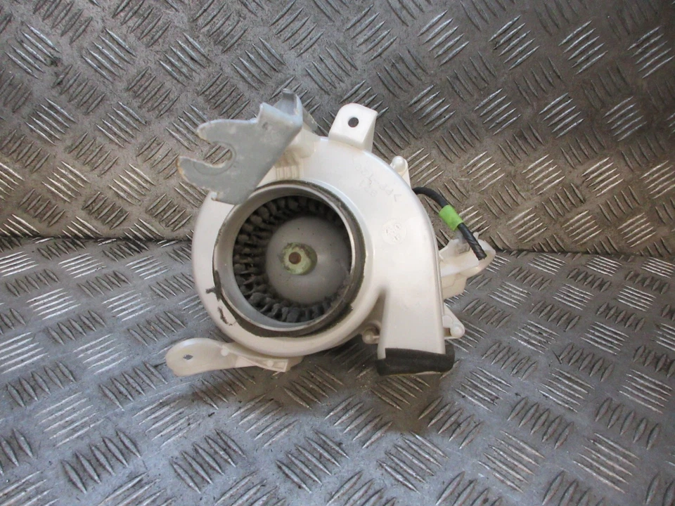 TOYOTA PRIUS 2008 1.5 T SPIRIT VVT-I MK2 5DR HEATER BLOWER MOTOR 87130-47070 - Image 1 of 3