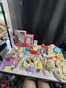 Lote Ropa Muñeca Vintage Tamaño Mixto - Barbie, Estilo, Vestidos, Accesorios - Imagen 1 de 24