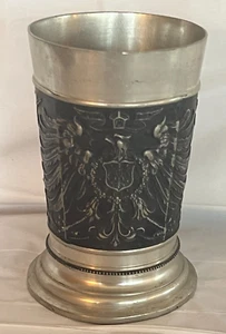 Cáliz de peltre vintage metal Alemania Occidental águila München escudo 4 3/4" de alto - Imagen 1 de 5