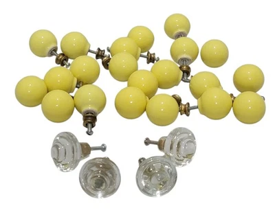 Lote De Colección Perillas Tirado Cajón Gabinete - 21 Cerámica Redonda Amarilla y 4 Vidrio Bullseye Foto 1 de 4