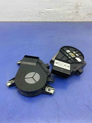 2015 - 2020 CADILLAC ESCALADE OEM FRONT RIGHT TEMPERATURE BLOWER MOTOR SET (2) - Image 1 of 4