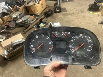 Cuadro de instrumentos Volkswagen Jetta/Golf 2002-3 160 mph Foto 1 de 4
