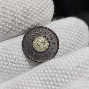 1800er Half Penny Modell Geld Bi Metall alte englische Queen Victoria Medaille Münze - Bild 1 von 6