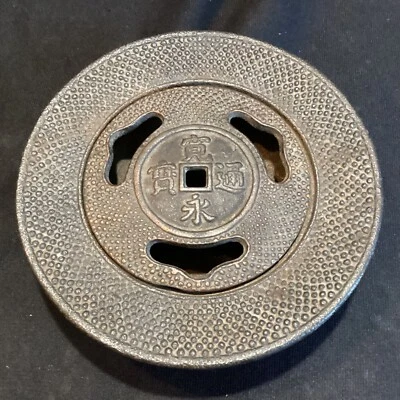 Vintage or Antique Japanese Nanbu Tekki Cast Iron Incense Burner Ashtray Foto 1 de 4