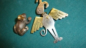 Estatuilla y prendedor de plata esterlina maciza Vilmain & Klinger “Frog Prince” - Imagen 1 de 10
