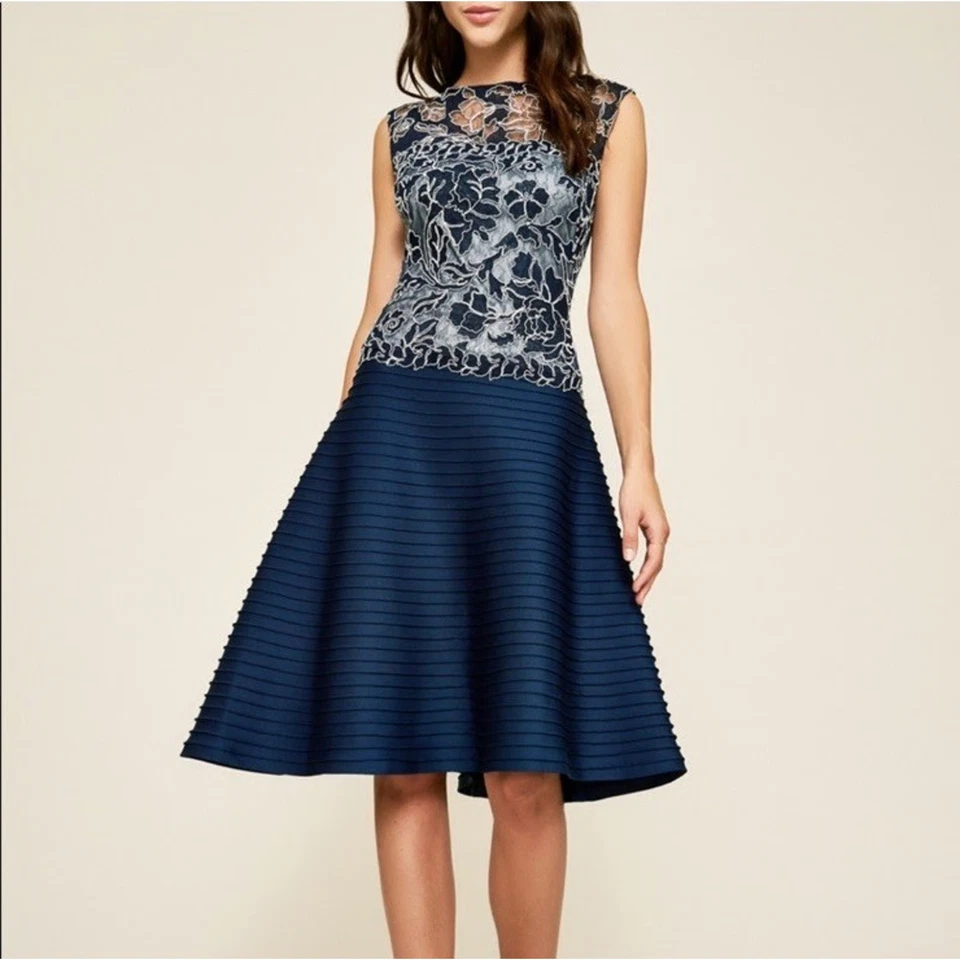 Vestido Tadashi Shoji Yumi Encaje Pin Tuck Fit & Acampanado Azul Marino Sin Mangas Fiesta 8 Foto 1 de 4