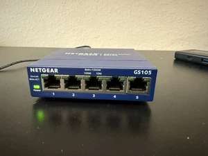 Netgear GS105 V5 Prosafe 5 Port Gigabit Switch Network Hub WITH POWER ADAPTER - Picture 1 of 4
