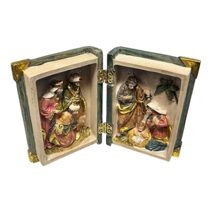 Krippenszene im Buch – Polyresin, farbig verziert, 14×10×4 cm - Bild 1 von 6