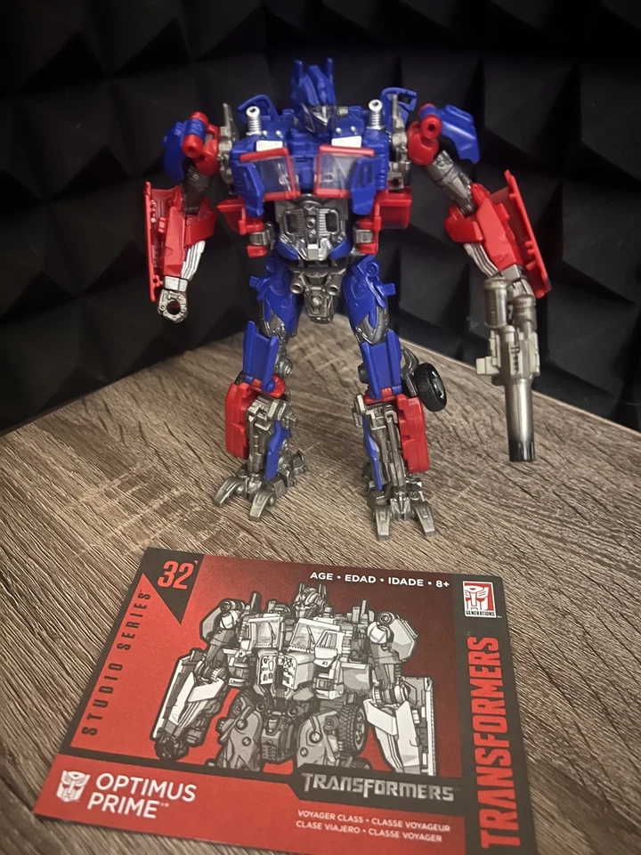 Transformers Studio Series Optimus Prime complete SS-32 Hasbro 2007 Movie - Image 1 of 1