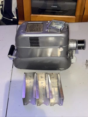 Proyector de diapositivas vintage LA BELLE 200 + tres estuche de cargador 12 Foto 1 de 4