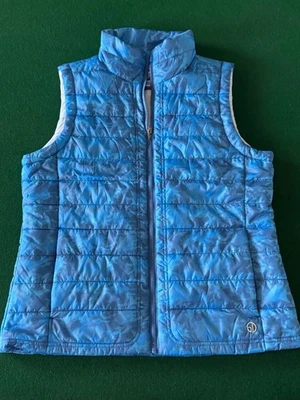 New! Womens STRAIGHT DOWN CLOUD LIGHTWEIGHT QUILTED GOLF VEST BLUE CAMO - Image 1 of 4