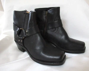 Frye Harness schwarze Damen-Stiefeletten aus Leder mit eckiger Zehenpartie Größe 7M neu ohne Karton - Bild 1 von 8