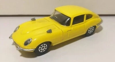GIOCATTOLI CORGI TOYS AUTO CAR-4.2 JAGUAR E TYPE 2+2-WHIZZWHEELS-374-ANNO 1970 - Immagine 1 di 4