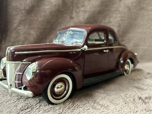 ERTL 1940 Maroon Ford Deluxe Coupe Am. Muscle Car 1:18 Diecast Model 1998 - Picture 1 of 8