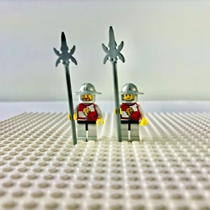 LEGO 2 Lion Knight Minifigures Broad Brim Helmet Castle cas445, 513 - Picture 1 of 4