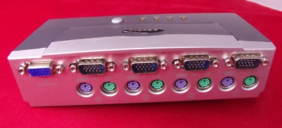 Belkin OmniView E Serie 4-Port KVM Switch PS/2 & SVGA (Keine Kabel) F1DB104P - Bild 1 von 4