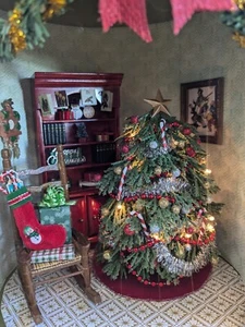 Miniature Dollhouse Room Box Diorama Christmas Room Tree Stocking Lights Artisan - Picture 1 of 18