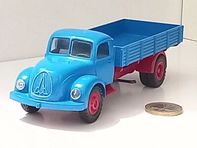 WIKING  MAGIRUZ S 6500 CON CASSONE SCALA 1/50 210814 - Immagine 1 di 4