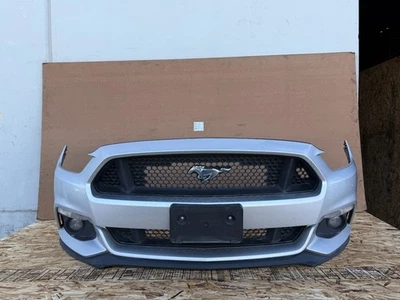 FORD MUSTANG GT 2015-2017 OEM CUBIERTA DE PARACHOQUES DELANTERO CON MONTAJE DE PARRILLAS (PLATEADO) Foto 1 de 4