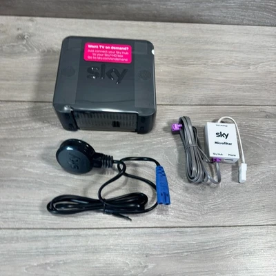 Sky Hub SRr-102 Wireless Latest Internet Black Router With Cables - Image 1 of 4